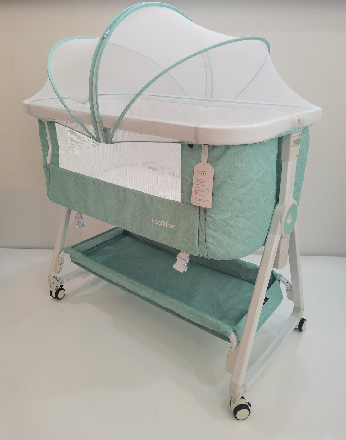 Babyworth rocker sleeper bassinet for a newborn, suitable for room sharing beside a parent bed